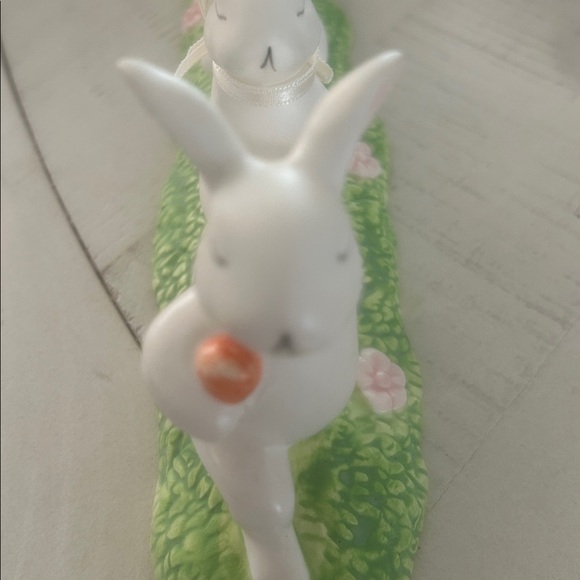 Dept 56 Easter Hunny holding hands ceramic figurine - Picture 6 of 8